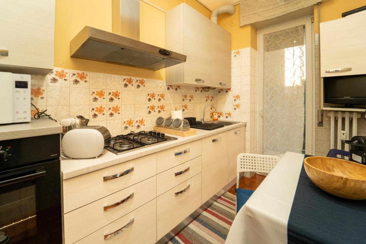 Trilocale Con Parcheggio Privato Daire Milano Dış mekan fotoğraf